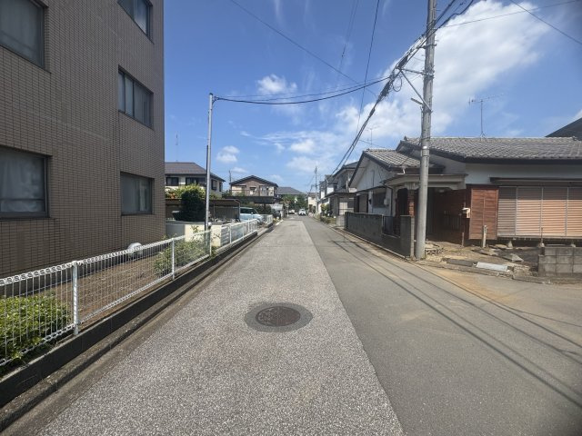 川越市的場　売地の前面道路含む現地写真