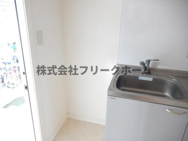 小金井市東町２丁目のアパートの玄関