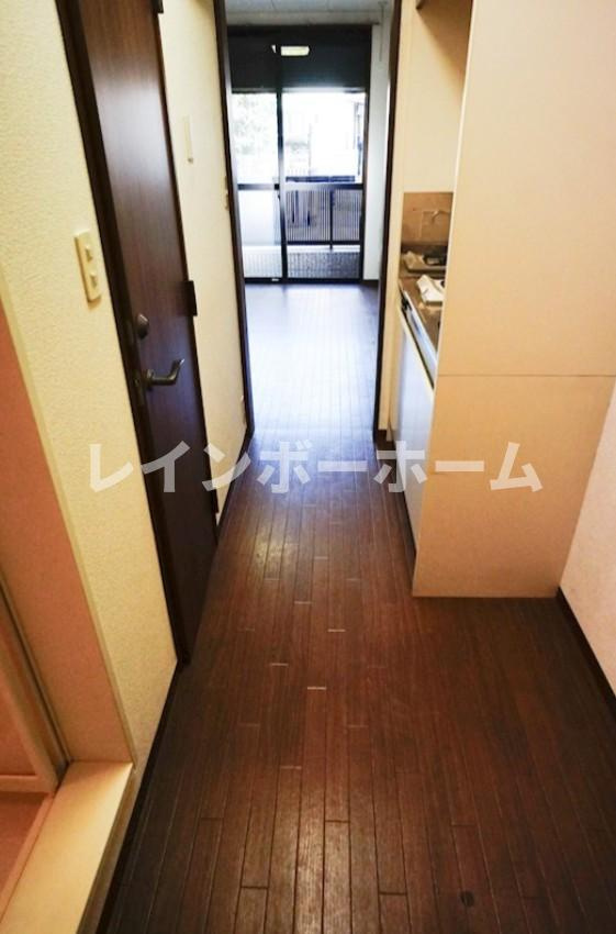 コンフォートAの玄関|※別部屋参考写真