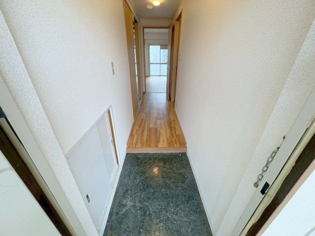 サンフラッツ新大阪本館の玄関