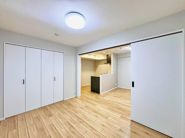 レーベンハイム草加サザンコートの洋室|ドキドキの新生活も、安心してスタート。ぴったりの住まいを見つけませんか？クランディアが一緒に住まい選びをサポートします‼　まずは、お気軽にお問合せください　＃クランディア