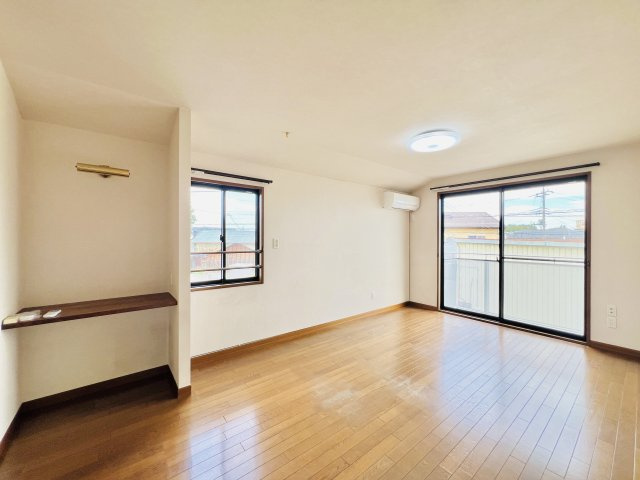 前橋市北代田町の洋室|9.9帖の広々とした洋室◎