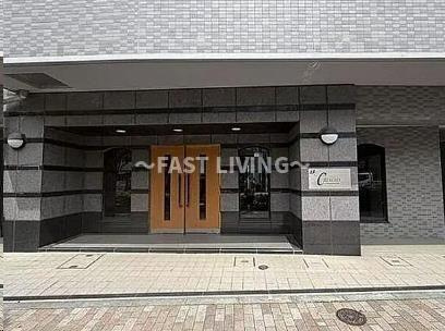 クレアシオン市ヶ谷西のエントランス