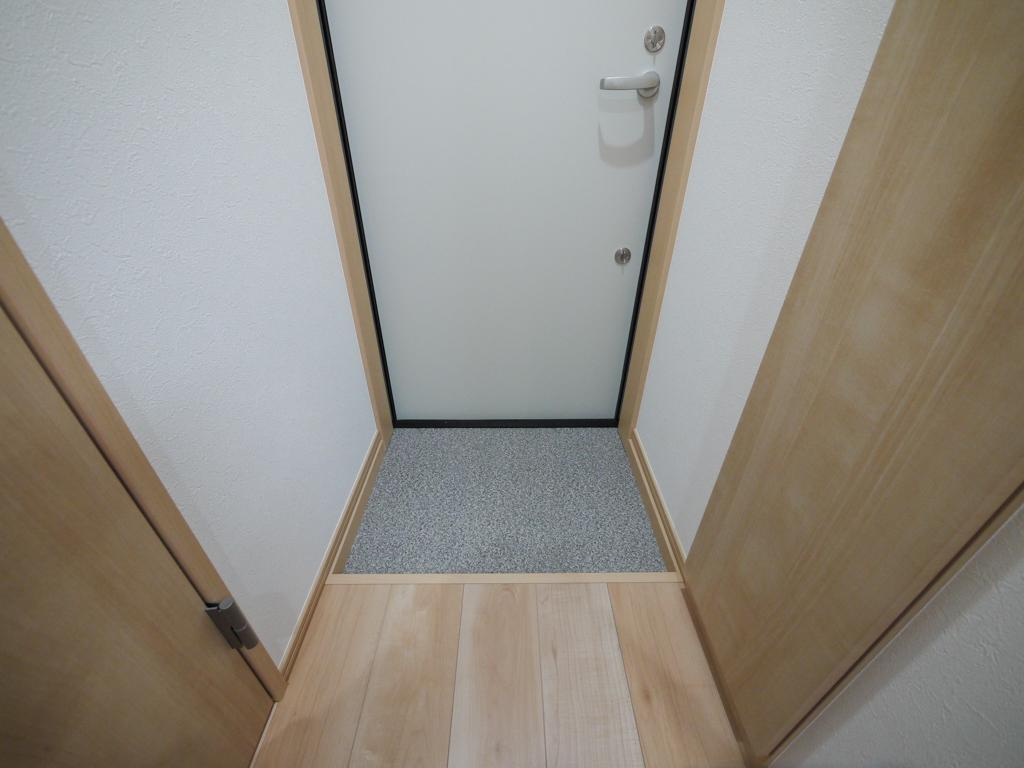 ポミエ愛宕橋Ｂ棟の玄関