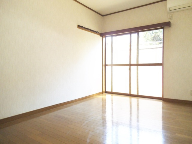ハイムスワンの居間・リビング|１Fですが日当たりのよいお部屋です！