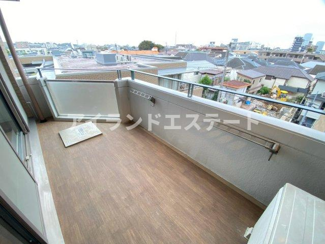 LANAI CLASSIC TOWER GARDEN VIEW　浴室乾燥機　通風良好　床暖房のバルコニー