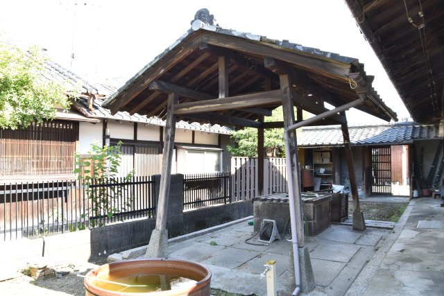 国指定登録有形文化財 「旧松原家住宅」の庭|井戸もあります
