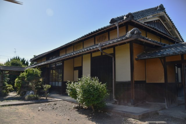 国指定登録有形文化財 「旧松原家住宅」の外観|堂々としたたたずまいの母屋