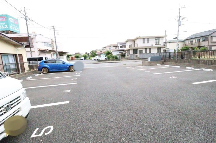 イオソレーユ　Ⅱの駐車場