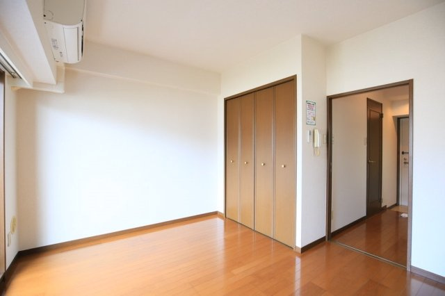 ベスト伊勢佐木町の洋室