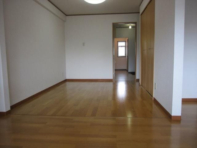 スドウビルの内装