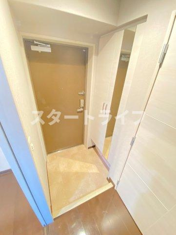 大阪市淀川区東三国４丁目の賃貸マンションの玄関