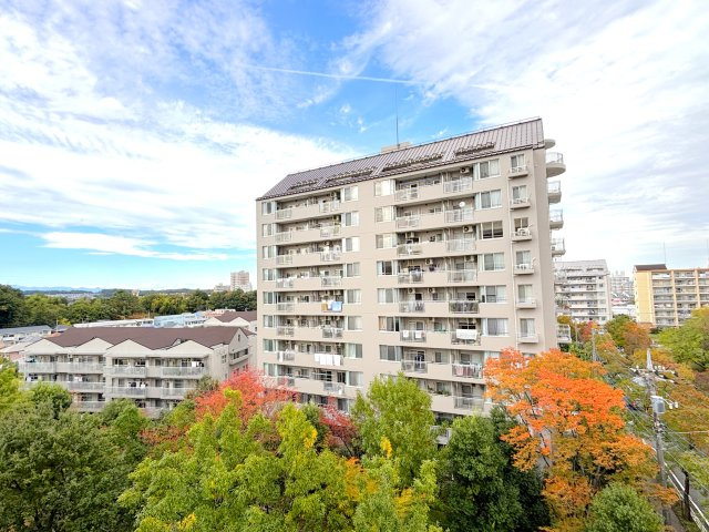 せせらぎ近くの閑静なマンション『長池公園せせらぎ通り北』。