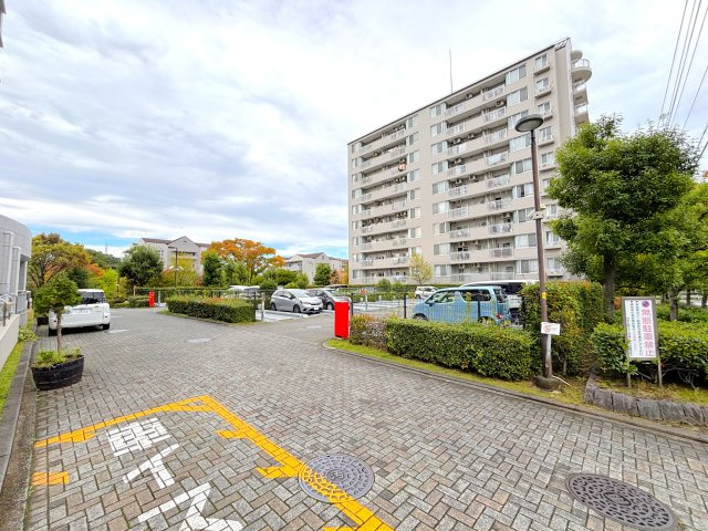 敷地内の道路は広く、ゆったりした設計。