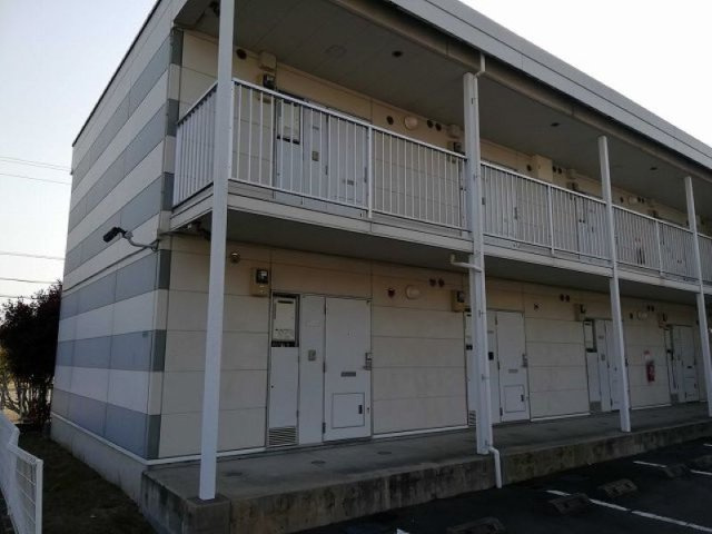 レオパレス長門石の外観