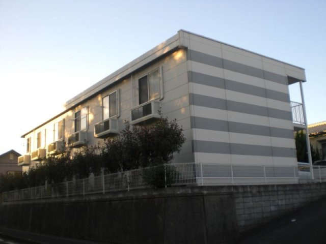 レオパレス長門石の外観