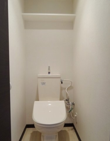 西東京市柳沢５丁目の賃貸マンションのトイレ
