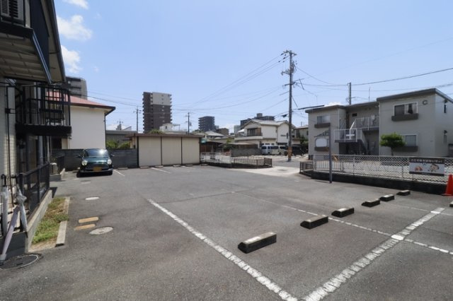 コーポラス西古松D棟 D棟の駐車場