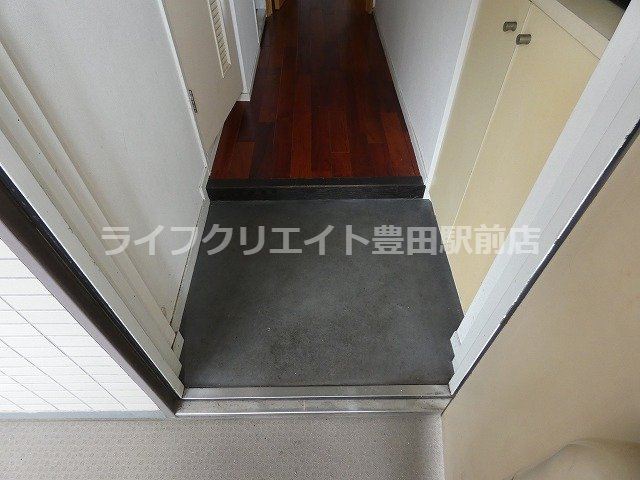 INOVE日野台（旧ヒルトップ多摩平の森）の玄関