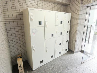 INOVE日野台（旧ヒルトップ多摩平の森）のエントランス