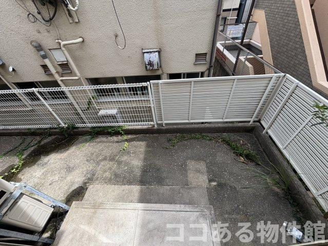 シャルマン前原の駐車場
