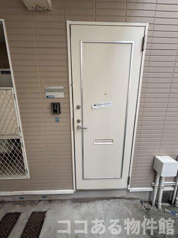 シャルマン前原の玄関