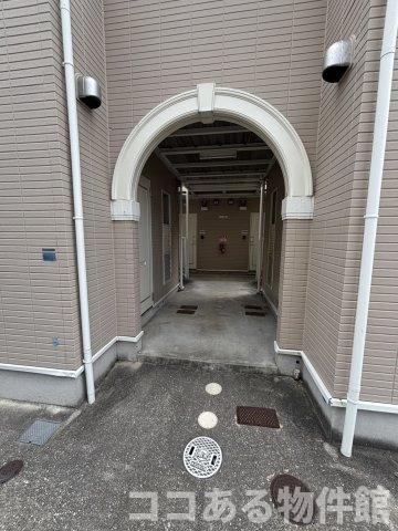 シャルマン前原のエントランス