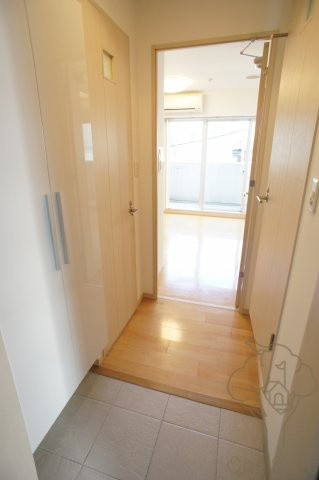 クレグラン北梅田の玄関