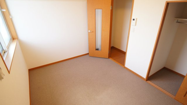 レオパレス安里の居間・リビング|広々としたお部屋です♪