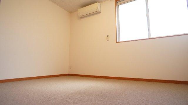 レオパレス安里の内装|明るいお部屋で目覚めもスッキリ