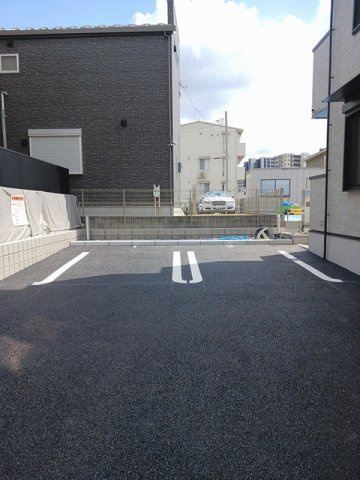 ソルス・おおたかの駐車場