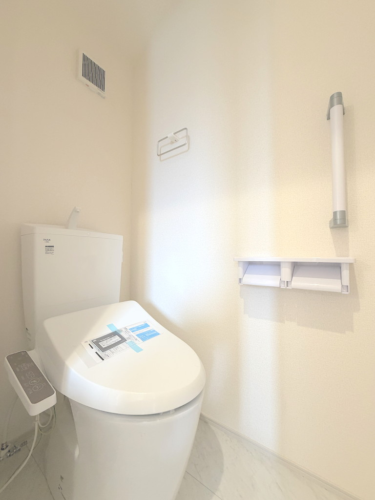 【Livele Garden】青梅市今井第2のトイレ|清潔感のある快適なトイレ空間。お手入れがしやすく、心地よい環境を保てます。
