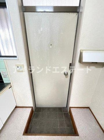 ハイツ野田駒沢　バストイレ別　南向き　浴室に窓の玄関