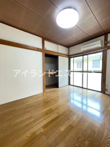ハイツ野田駒沢　バストイレ別　南向き　浴室に窓の居間・リビング