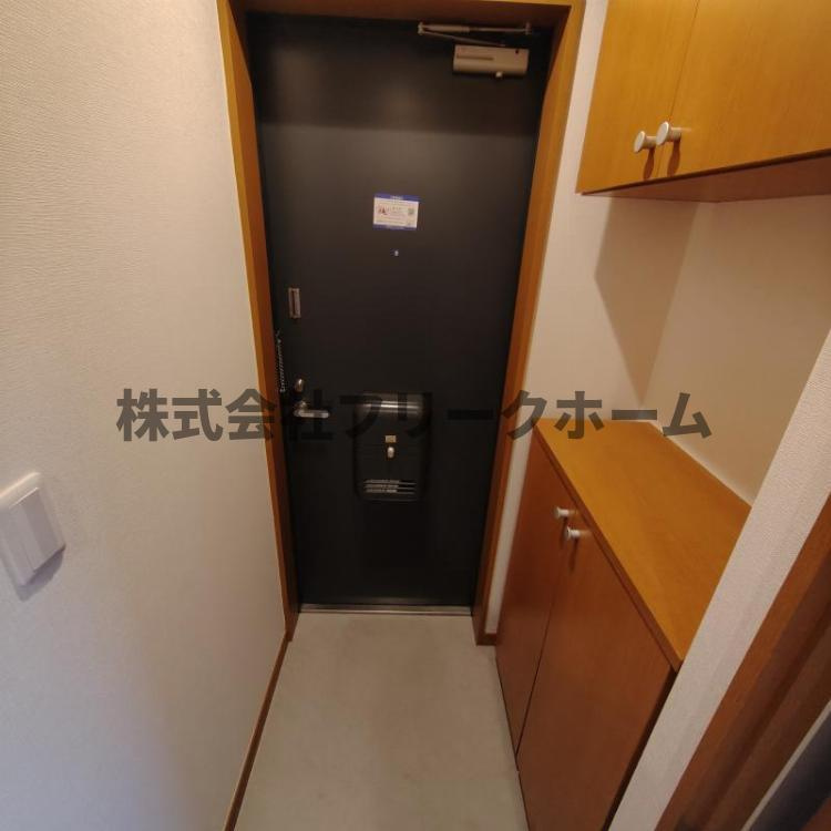 三鷹市下連雀６丁目の賃貸マンションの玄関