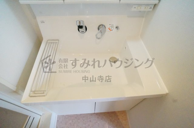 マ・メゾン川西の洗面所
