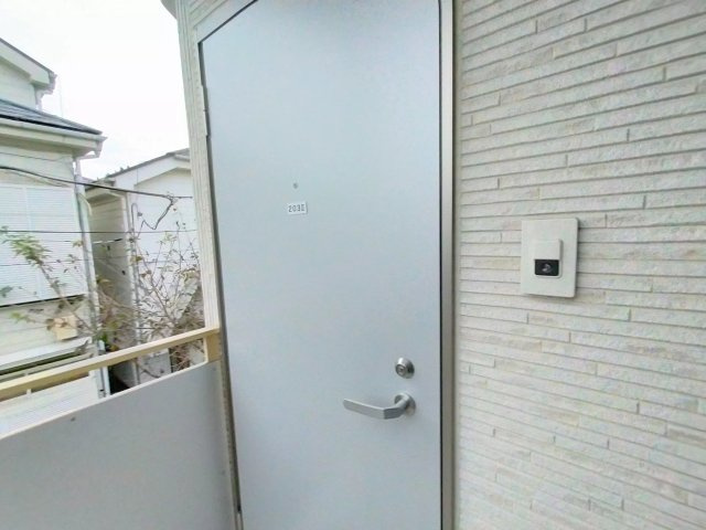 AP111 パレス中川IIの玄関