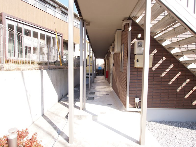 川崎市麻生区高石１丁目のアパートのロビー