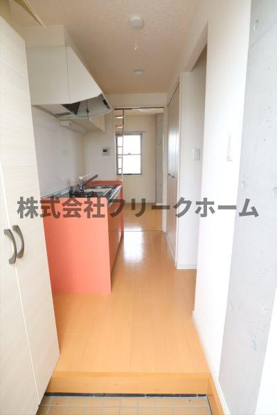 三鷹市牟礼６丁目の賃貸マンションの玄関