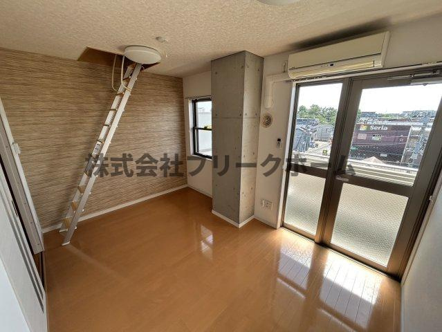 三鷹市牟礼６丁目の賃貸マンションの居間・リビング