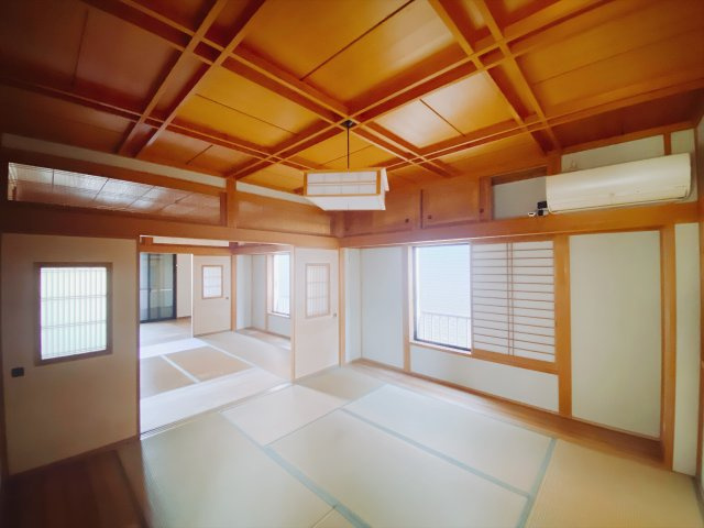 【中古戸建】高崎市大橋町の和室|■和室｜和室でしか味わえない畳ならではの香りや素材で和のやすらぎを感じてください♪休日はお子様とお昼寝するのにも最適です