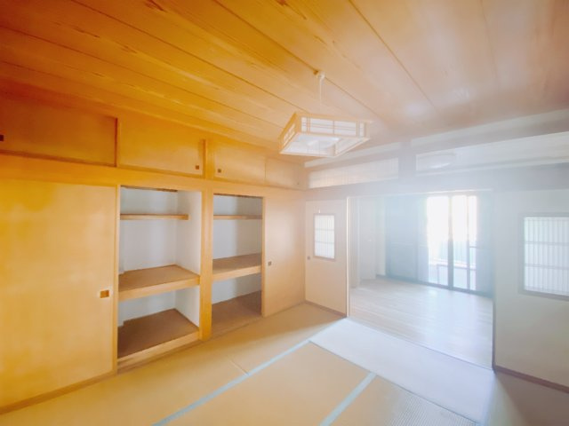【中古戸建】高崎市大橋町の和室|■和室｜和室を書斎にしたり、冬にはコタツを敷いて家族みんなで年越しをするのもいいですね。家族みんなのお気に入りの空間になります♪