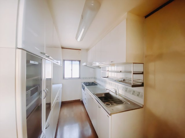 【中古戸建】高崎市大橋町のキッチン|■キッチン｜キッチンには間遠がついていますので、日差しがたっぷり差し込みます♪