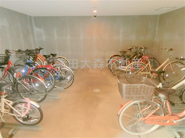 メイクスデザイン池上アジールコートのその他共用部分|屋根付きの駐輪場