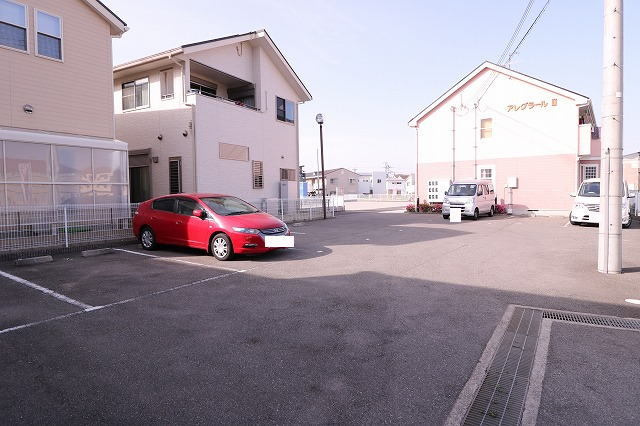 アレグラールⅡの駐車場