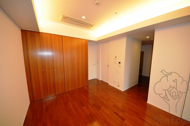 CHASKA CHAYAMACHI RESIDENCEの居間・リビング
