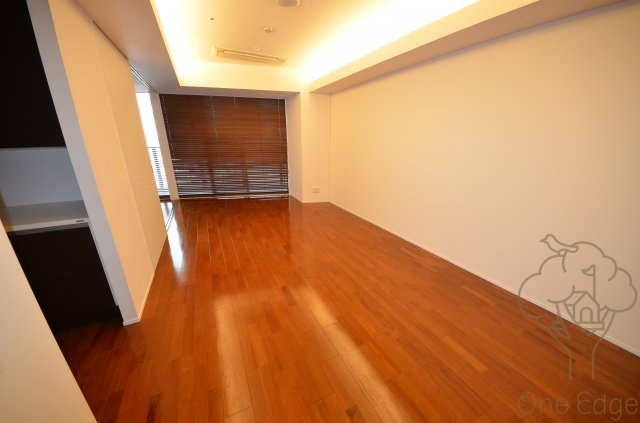 CHASKA CHAYAMACHI RESIDENCEの居間・リビング