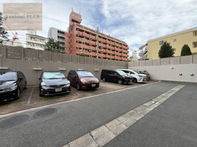 ローレルコート都島・高倉の駐車場