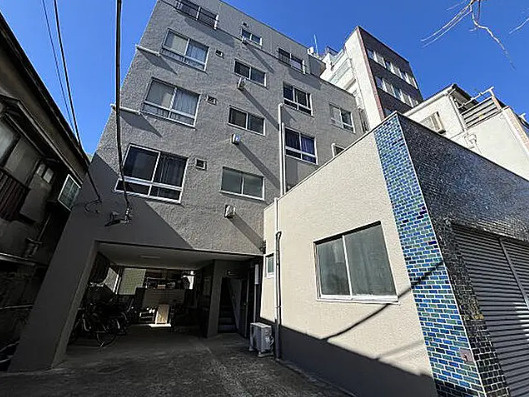 文京区本駒込３丁目の賃貸マンションのエントランス