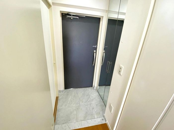 シャレール広尾　1号棟の玄関